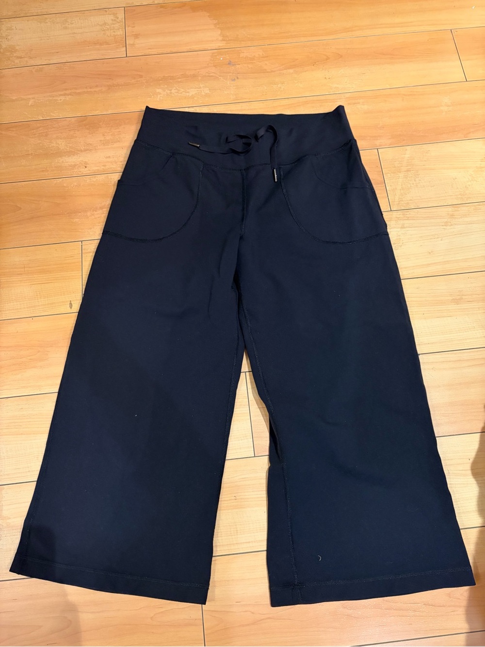 Vintage Lululemon Athletica Black Still Crop Pants size 8-10 Medium